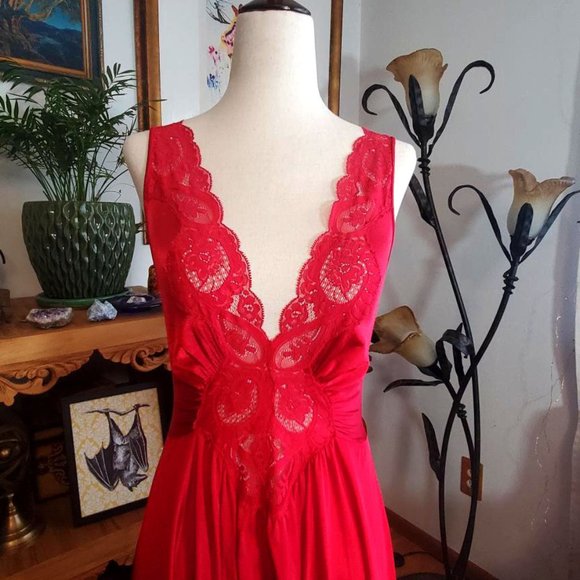 Vintage Olga Red Nightgown 92280 S - Picture 2 of 6